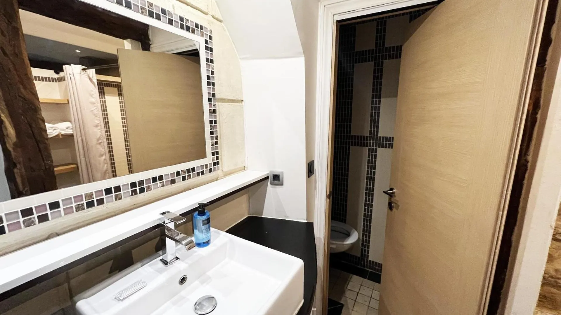 Urban Flat 43 - Charming Parisian Flat Near Grands Boulevards France